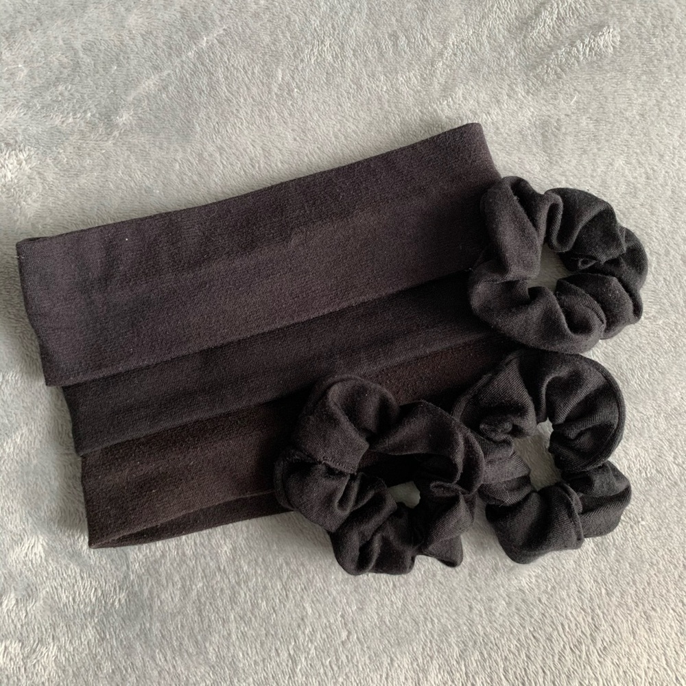 Assorted scrunchie and hairband set